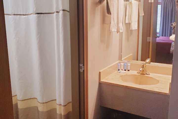 Blackstone Lodge & Suites