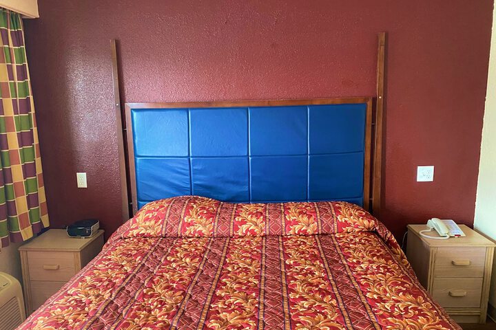 Room 24 of 28