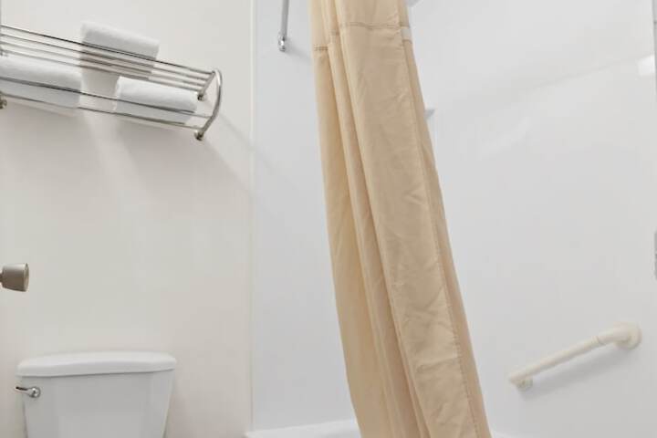 Dauphin Inn Express