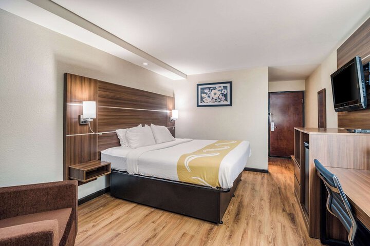 Room 19 of 37