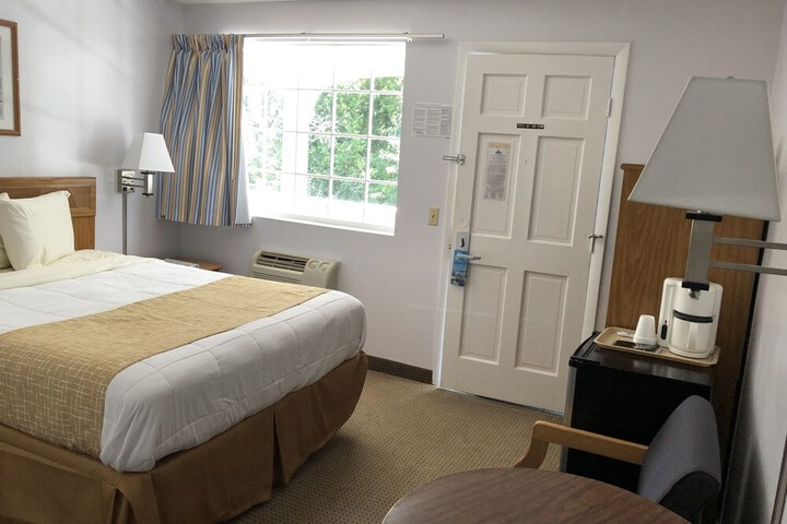 Travelodge by Wyndham Cape Cod Area