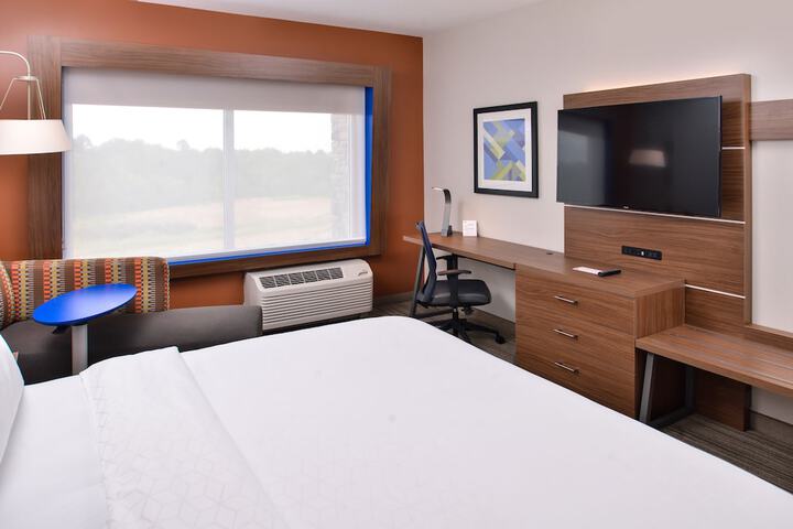 Room 28 of 47