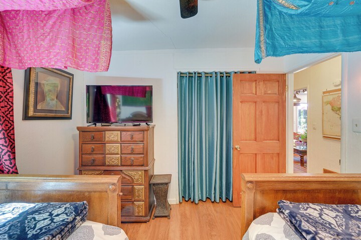 Bohemian Wonderland: Benicia Bungalow w / Pergola!