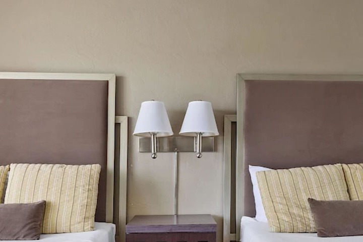 Plantation Hale Suites
