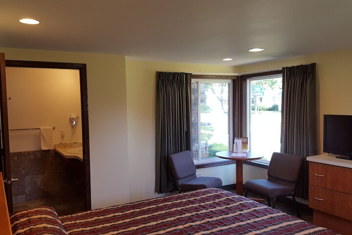 Room 104 of 120