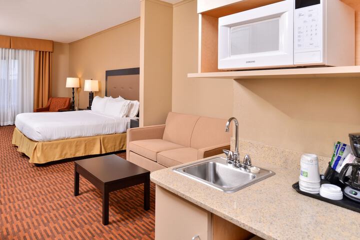 Room 43 of 68