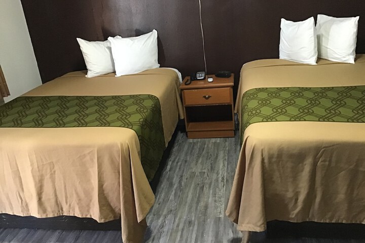 Room 27 of 38