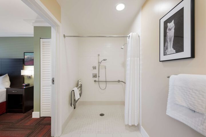 Room 15 of 38
