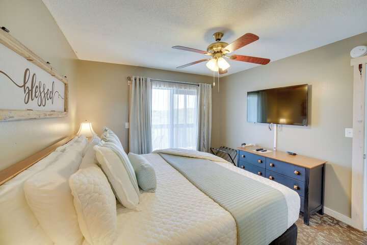 Unwind Fireside: Ozark Mtn Condo w / Resort Perks!