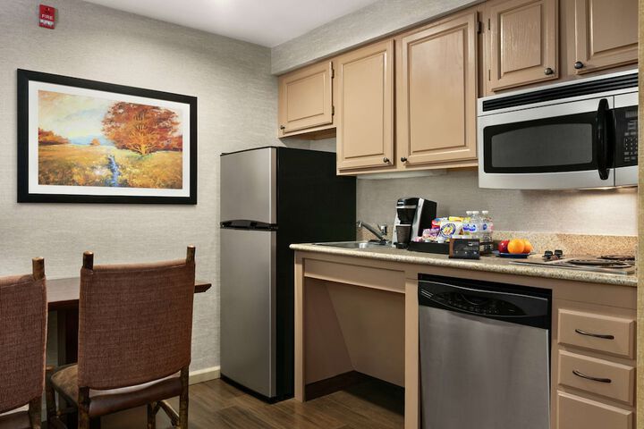 Homewood Suites by Hilton Syracuse / Liverpool