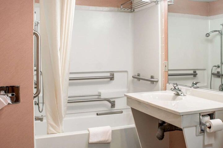 Room 10 of 25