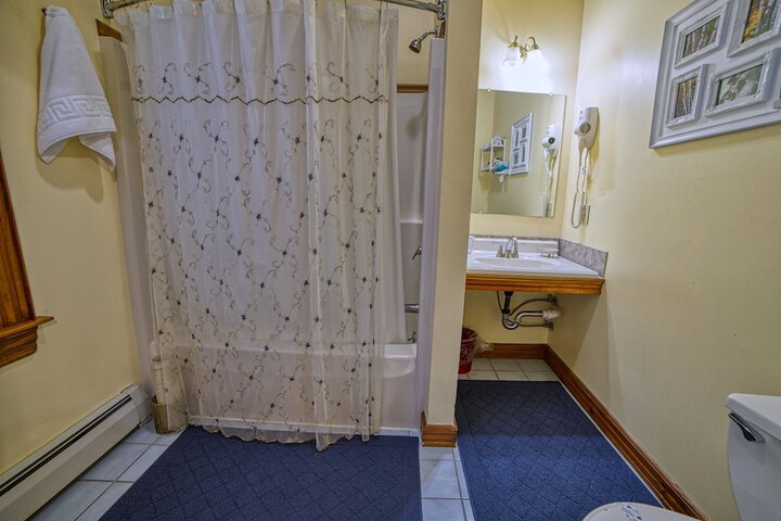 Rockwell Falls Inn and Wine Bar