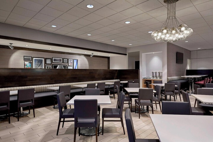 Sheraton Milwaukee Brookfield Hotel