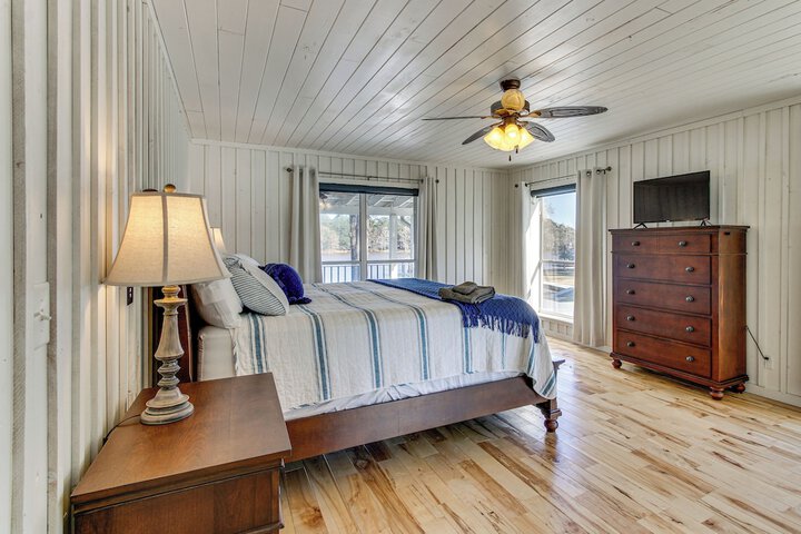Tranquil Gantt Lake Home w / Deck & Patio!