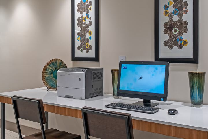 Holiday Inn Express Hotel & Suites Woodbridge by IHG