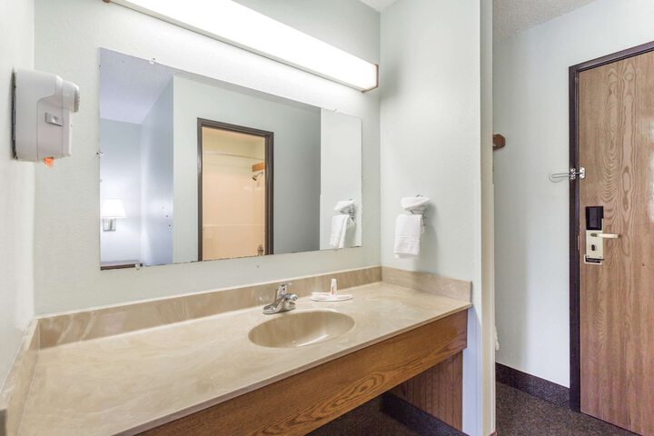 Super 8 by Wyndham Gallipolis Pt Pleasant Area