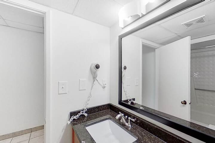 Room 42 of 106