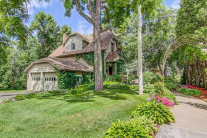 James Mulvey Carriage House Inn