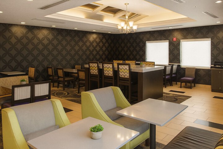 La Quinta Inn & Suites by Wyndham Port Orange / Daytona