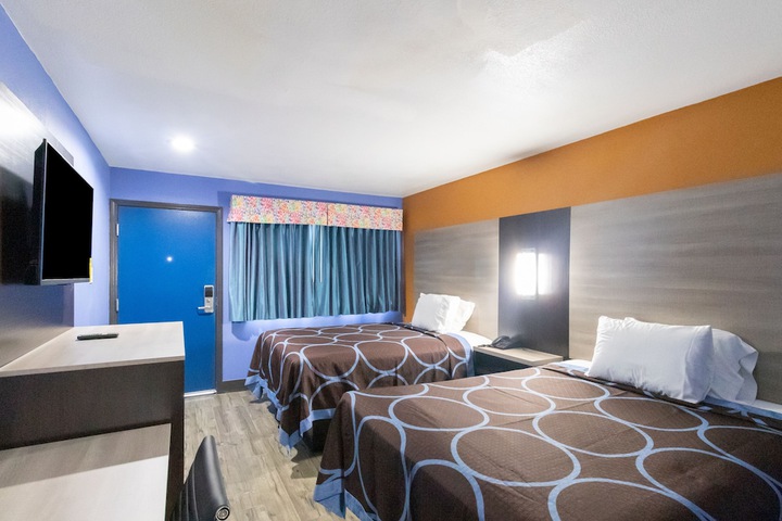 Room 13 of 18