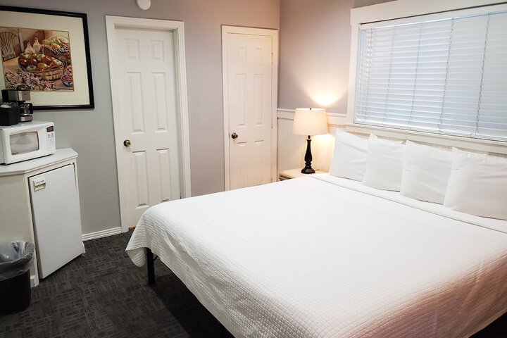 Room 6 of 22