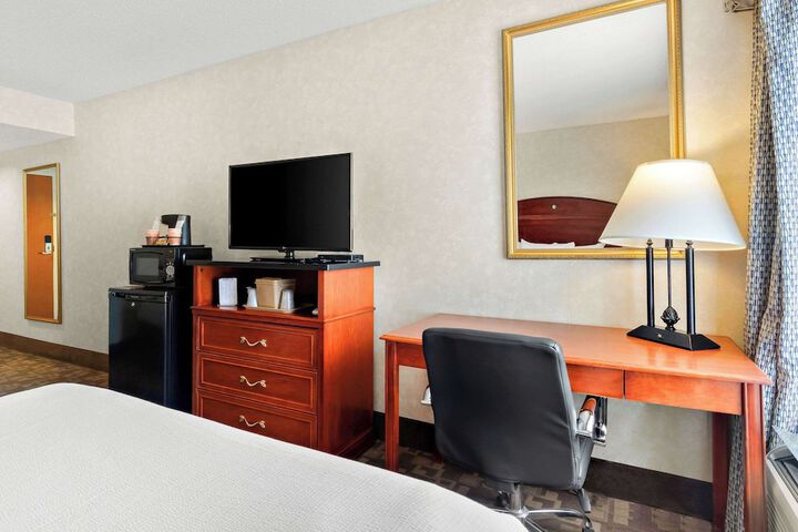 Room 33 of 46