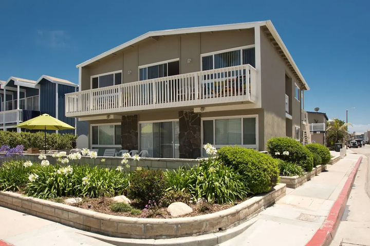 3612 Seashore Drive Abru 4 Bedroom Duplex