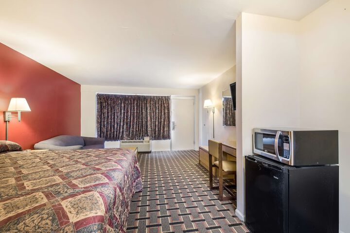 Room 12 of 27