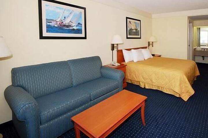 Room 25 of 28