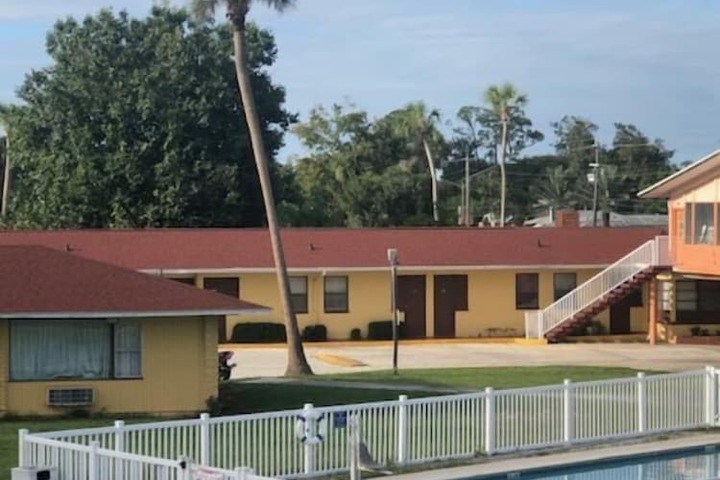 Pool 10 of 37