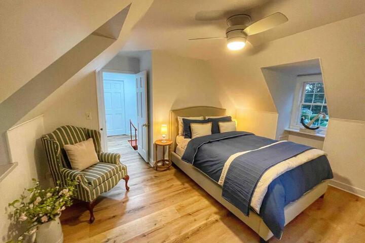 Blake House Historic Estate with Private Inn