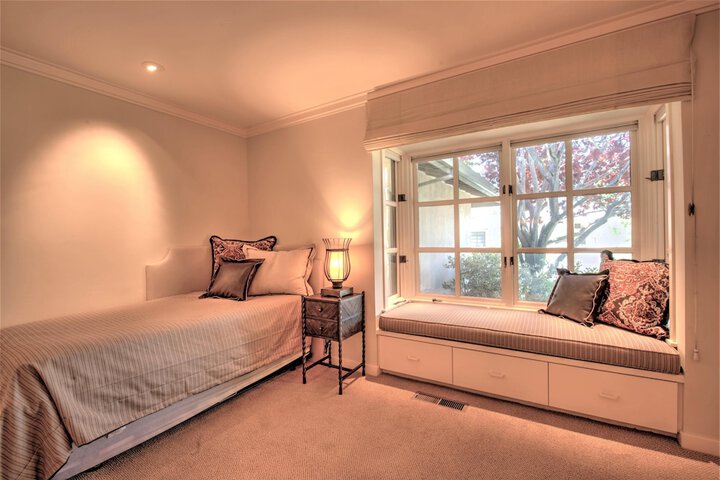 Room 15 of 27