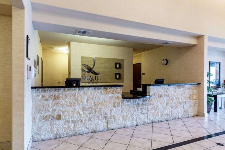 Quality Suites Huntsville Near University