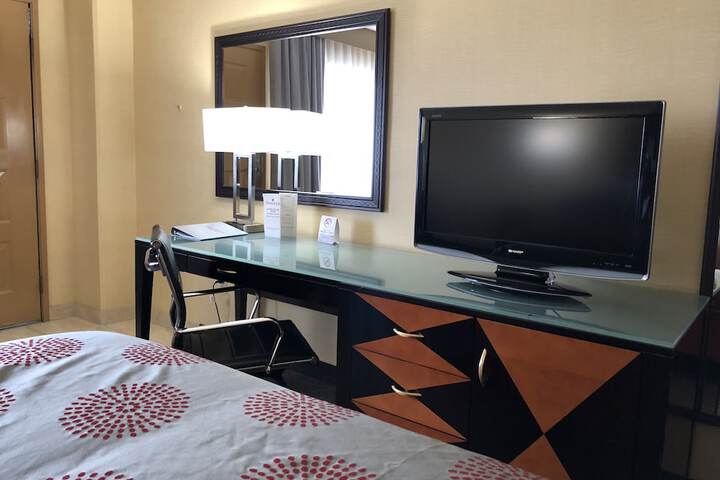 Room 33 of 74