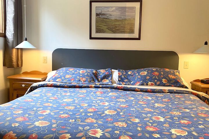 Room 42 of 211