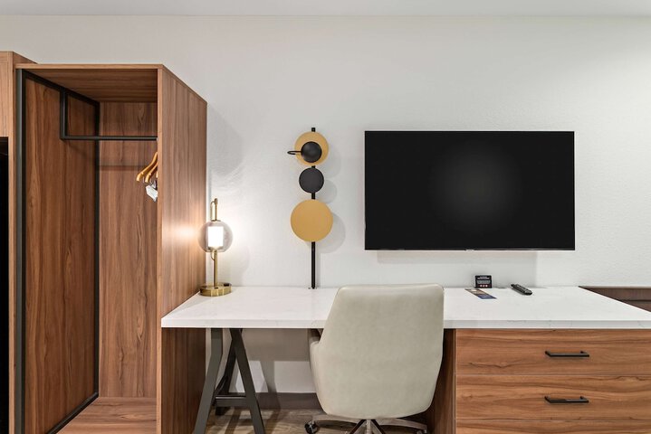 Room 50 of 62