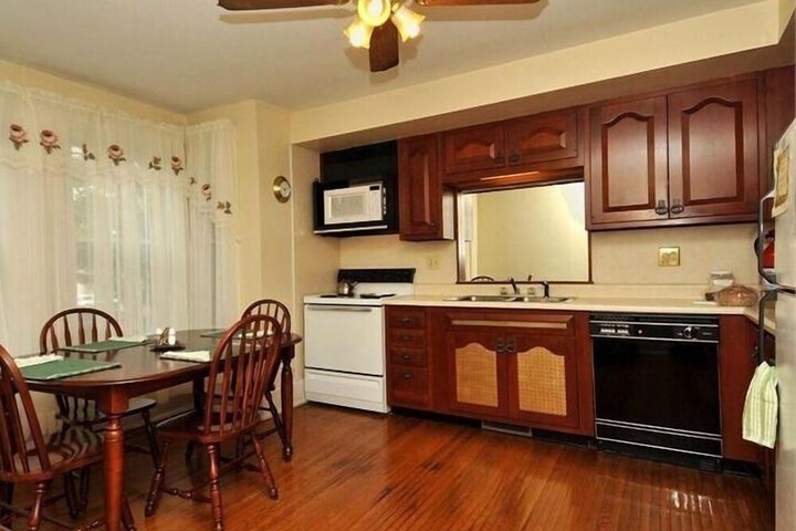 Second Street Suite