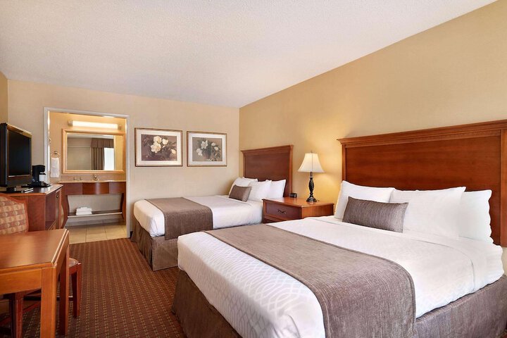 Room 4 of 12