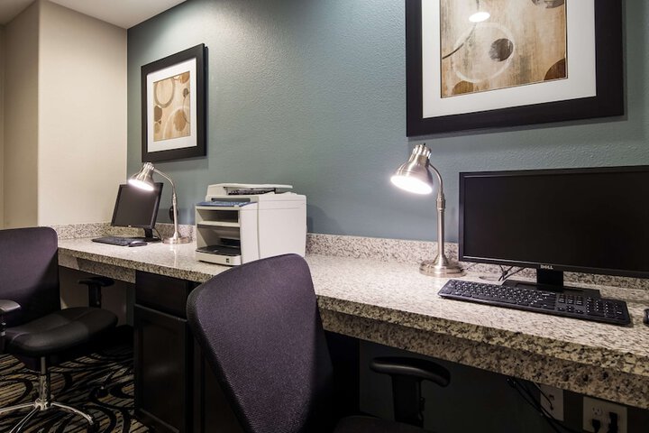 Business Center 17 of 17