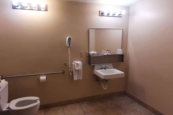 Room 8 of 28