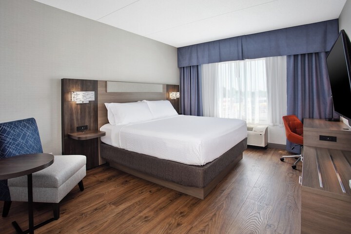 Room 33 of 82