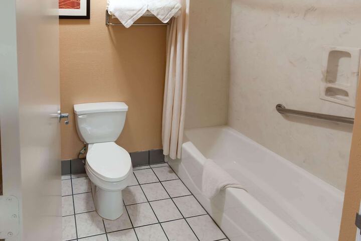 Room 14 of 40