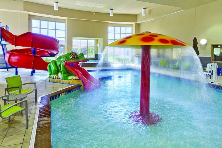 ClubHouse Hotel & Suites - Fargo