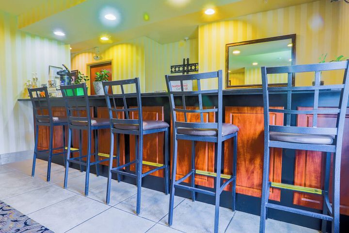 Evansville Inn & Suites by OYO