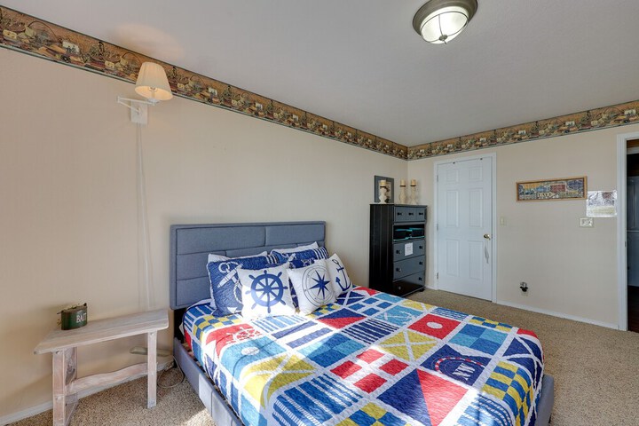 Lakefront Home w / Shared Boat Ramp in Grove!