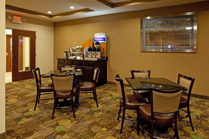 Holiday Inn Express & Suites Hope Mills-Fayetteville Arpt by IHG