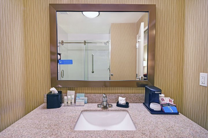 Hampton Inn & Suites Milwaukee / Franklin