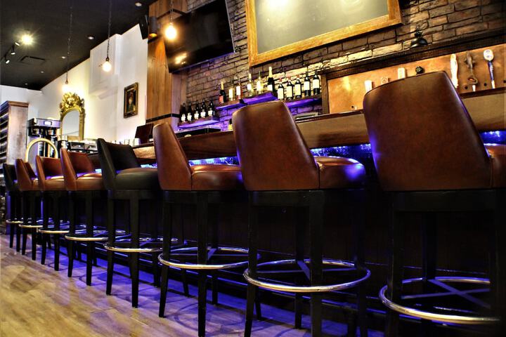 Lounge 36 of 44