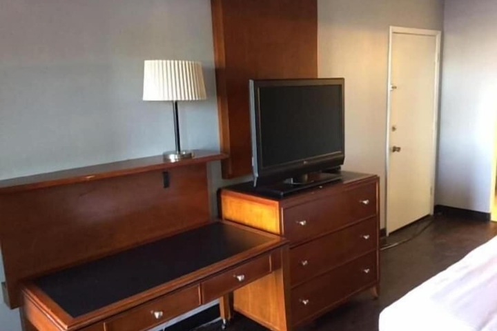 Room 25 of 33