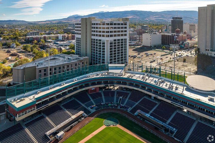 Courtyard Reno Downtown / Riverfront
